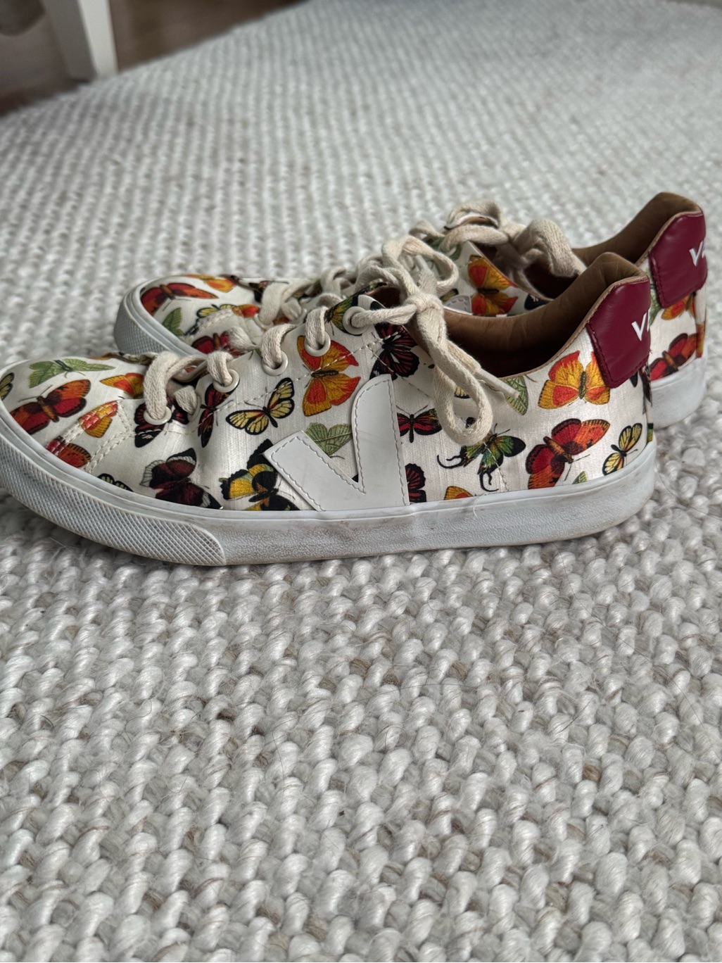 Veja Size 7 Butterfly Print Leather Sneakers In White And Multi